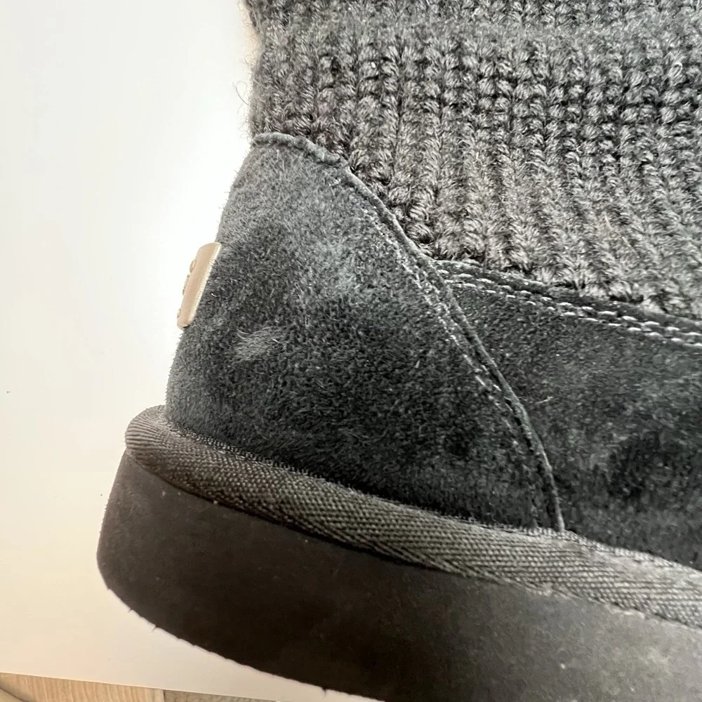 UGG Suburb Women's  Size 8 Black Knit Suede Sweater Winter Lined Boots